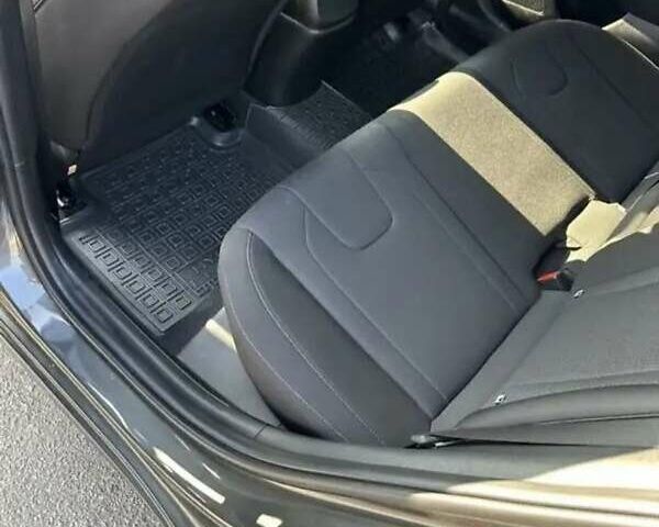 Чорний Хендай Велостер, об'ємом двигуна 1.59 л та пробігом 46 тис. км за 16700 $, фото 9 на Automoto.ua