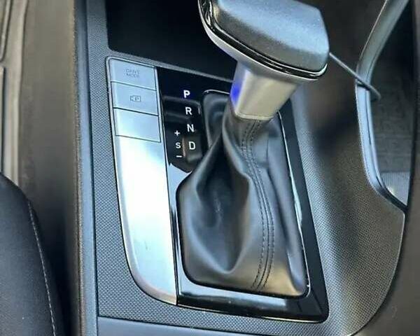 Чорний Хендай Велостер, об'ємом двигуна 1.59 л та пробігом 46 тис. км за 16700 $, фото 15 на Automoto.ua