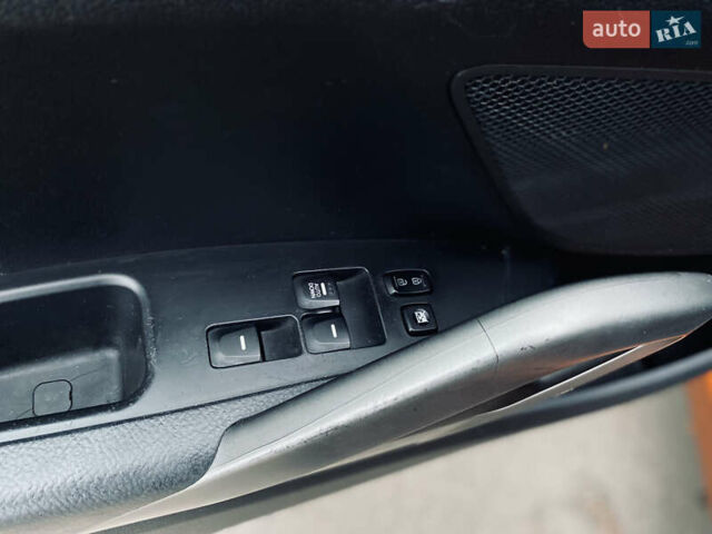 Коричневый Хендай Велостер, объемом двигателя 1.59 л и пробегом 193 тыс. км за 8400 $, фото 16 на Automoto.ua