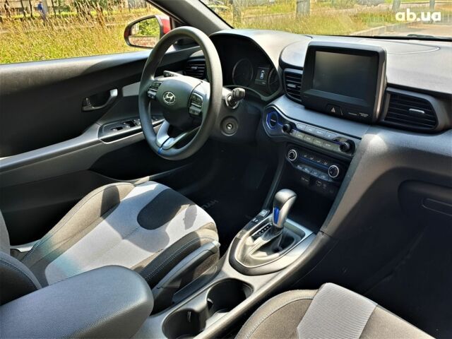 Красный Хендай Велостер, объемом двигателя 0 л и пробегом 1 тыс. км за 18400 $, фото 10 на Automoto.ua