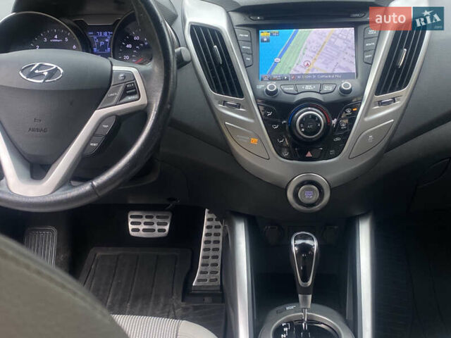 Красный Хендай Велостер, объемом двигателя 1.59 л и пробегом 115 тыс. км за 8150 $, фото 10 на Automoto.ua