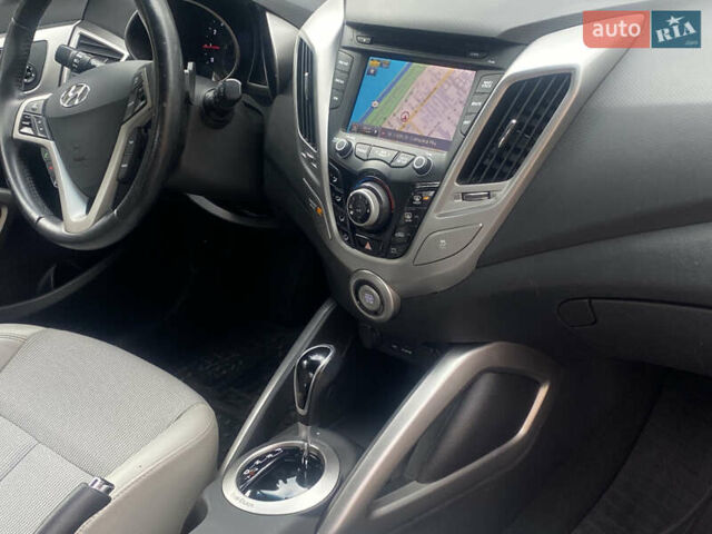 Красный Хендай Велостер, объемом двигателя 1.59 л и пробегом 115 тыс. км за 8150 $, фото 5 на Automoto.ua