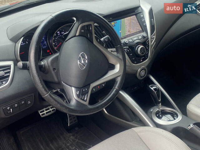 Красный Хендай Велостер, объемом двигателя 1.59 л и пробегом 115 тыс. км за 8150 $, фото 6 на Automoto.ua