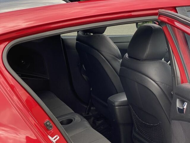 Красный Хендай Велостер, объемом двигателя 1.6 л и пробегом 1000 тыс. км за 10000 $, фото 2 на Automoto.ua