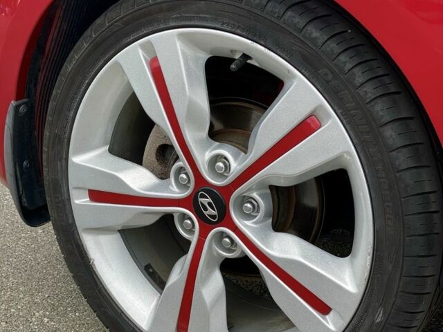 Красный Хендай Велостер, объемом двигателя 1.6 л и пробегом 1000 тыс. км за 10000 $, фото 5 на Automoto.ua