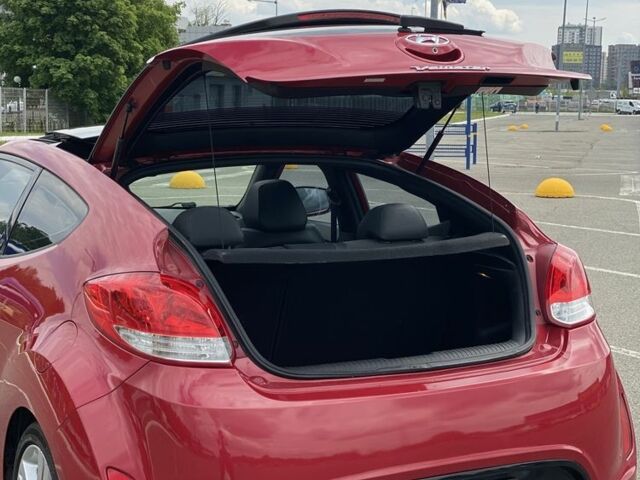 Красный Хендай Велостер, объемом двигателя 1.6 л и пробегом 1000 тыс. км за 10000 $, фото 1 на Automoto.ua