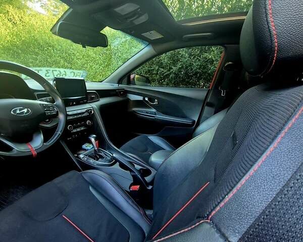 Красный Хендай Велостер, объемом двигателя 2 л и пробегом 136 тыс. км за 17500 $, фото 29 на Automoto.ua