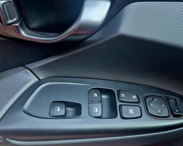 Красный Хендай Велостер, объемом двигателя 2 л и пробегом 136 тыс. км за 17500 $, фото 25 на Automoto.ua