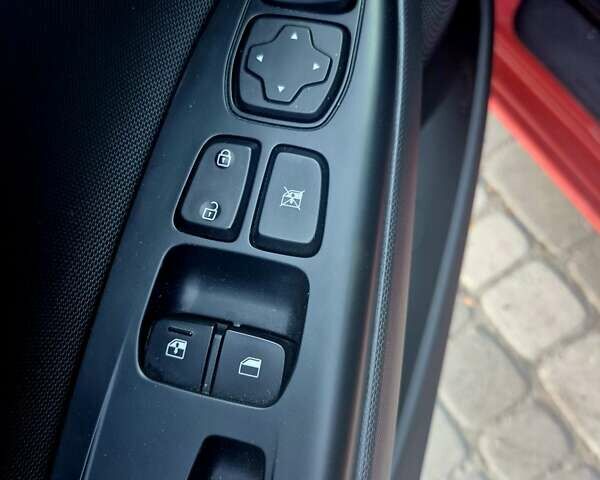 Красный Хендай Велостер, объемом двигателя 2 л и пробегом 137 тыс. км за 16500 $, фото 31 на Automoto.ua