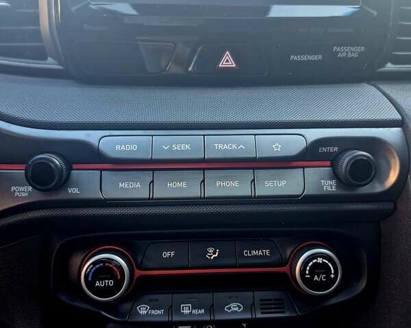 Красный Хендай Велостер, объемом двигателя 2 л и пробегом 137 тыс. км за 16500 $, фото 23 на Automoto.ua