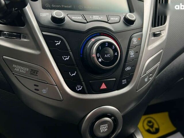 Хендай Велостер, объемом двигателя 1.6 л и пробегом 123 тыс. км за 10650 $, фото 19 на Automoto.ua