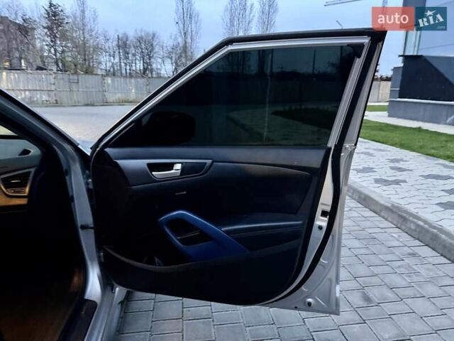Сірий Хендай Велостер, об'ємом двигуна 1.6 л та пробігом 172 тис. км за 8999 $, фото 43 на Automoto.ua
