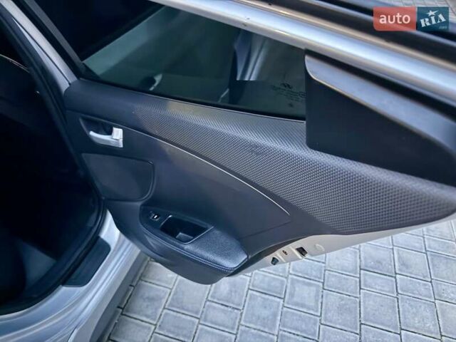 Сірий Хендай Велостер, об'ємом двигуна 1.6 л та пробігом 172 тис. км за 8999 $, фото 56 на Automoto.ua