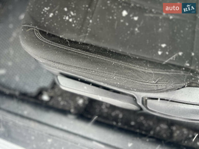 Серый Хендай Велостер, объемом двигателя 1.6 л и пробегом 109 тыс. км за 7250 $, фото 31 на Automoto.ua