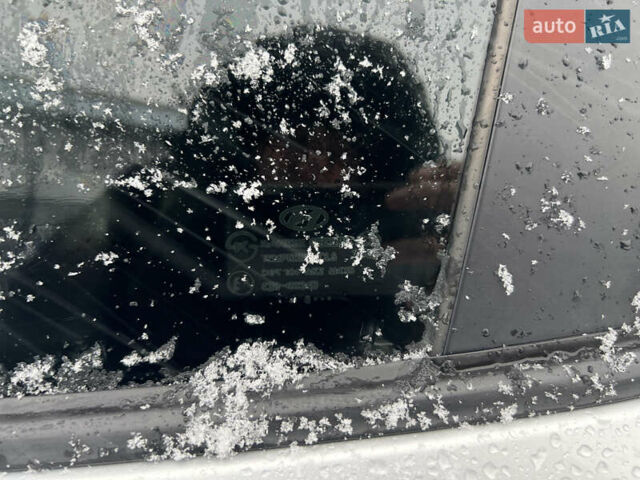 Серый Хендай Велостер, объемом двигателя 1.6 л и пробегом 109 тыс. км за 7250 $, фото 28 на Automoto.ua