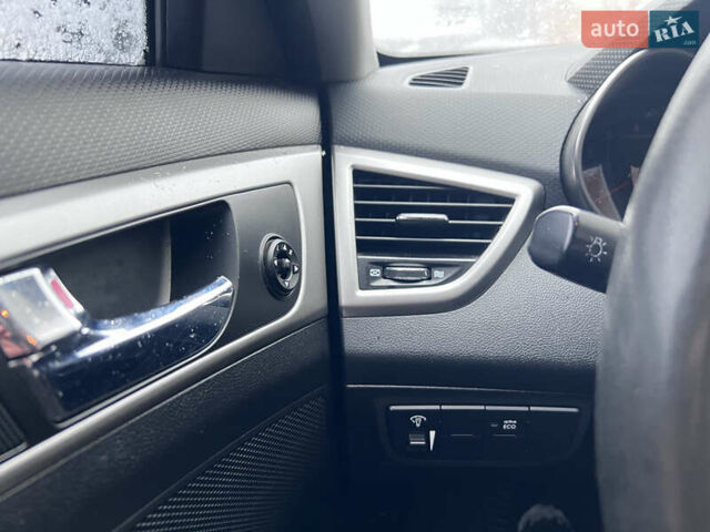 Серый Хендай Велостер, объемом двигателя 1.6 л и пробегом 109 тыс. км за 7250 $, фото 49 на Automoto.ua