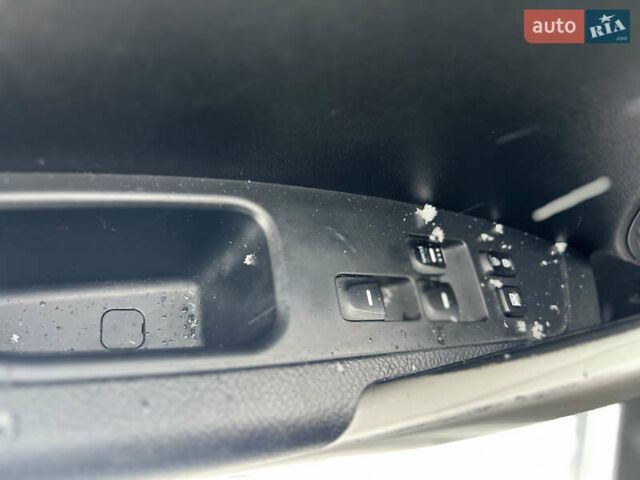 Серый Хендай Велостер, объемом двигателя 1.6 л и пробегом 109 тыс. км за 7250 $, фото 32 на Automoto.ua