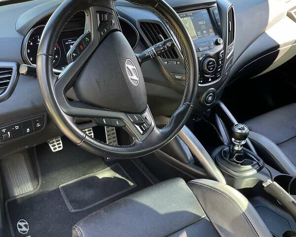 Серый Хендай Велостер, объемом двигателя 1.6 л и пробегом 65 тыс. км за 11500 $, фото 1 на Automoto.ua