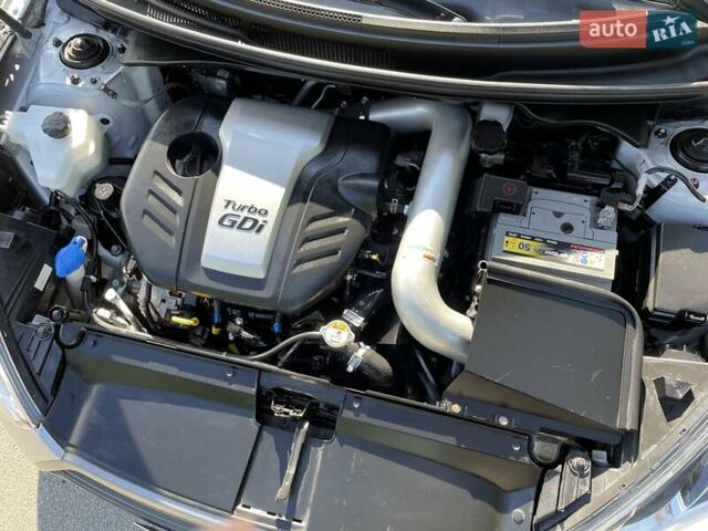 Серый Хендай Велостер, объемом двигателя 1.6 л и пробегом 65 тыс. км за 10200 $, фото 2 на Automoto.ua