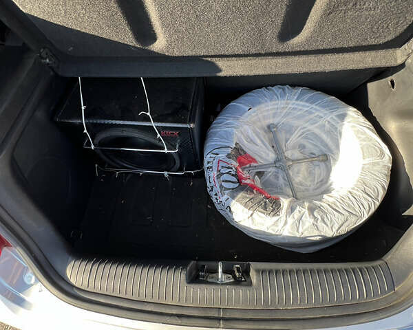 Серый Хендай Велостер, объемом двигателя 1.59 л и пробегом 143 тыс. км за 10990 $, фото 9 на Automoto.ua