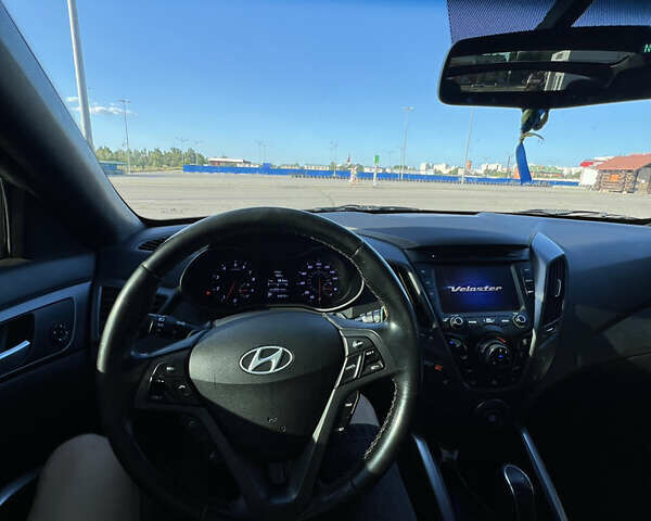 Серый Хендай Велостер, объемом двигателя 1.59 л и пробегом 143 тыс. км за 10990 $, фото 7 на Automoto.ua