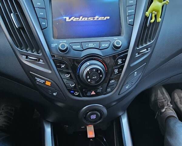 Серый Хендай Велостер, объемом двигателя 1.59 л и пробегом 69 тыс. км за 10850 $, фото 9 на Automoto.ua