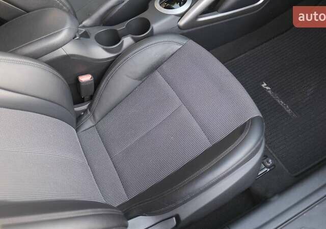 Синий Хендай Велостер, объемом двигателя 1.59 л и пробегом 205 тыс. км за 9000 $, фото 22 на Automoto.ua