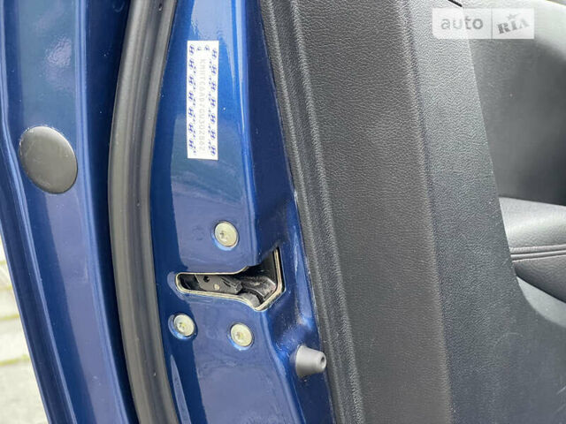 Синій Хендай Велостер, об'ємом двигуна 1.6 л та пробігом 196 тис. км за 11900 $, фото 24 на Automoto.ua