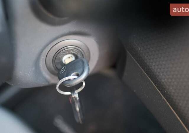 Синий Хендай Велостер, объемом двигателя 1.59 л и пробегом 205 тыс. км за 9000 $, фото 14 на Automoto.ua