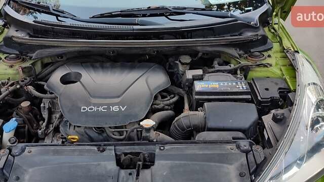 Зеленый Хендай Велостер, объемом двигателя 1.59 л и пробегом 260 тыс. км за 6500 $, фото 11 на Automoto.ua