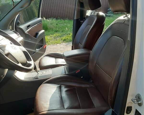 Белый Хендай Веракруз, объемом двигателя 3.8 л и пробегом 270 тыс. км за 10500 $, фото 29 на Automoto.ua