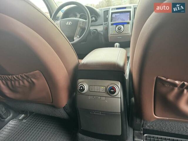 Білий Хендай Вєракруз, об'ємом двигуна 2.96 л та пробігом 217 тис. км за 10900 $, фото 81 на Automoto.ua