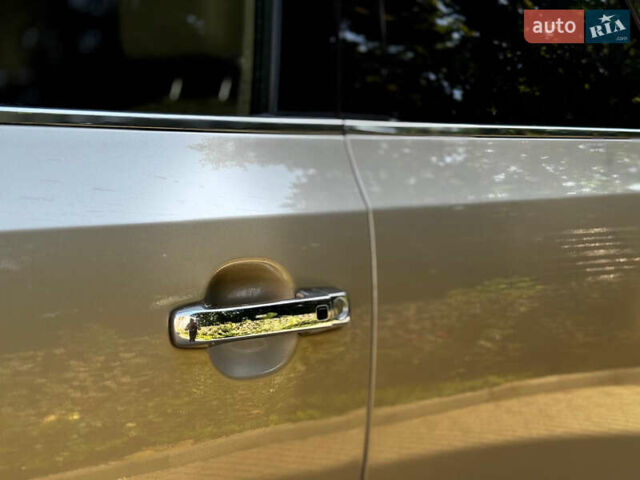 Бежевый Хендай Веракруз, объемом двигателя 3.8 л и пробегом 327 тыс. км за 7700 $, фото 19 на Automoto.ua