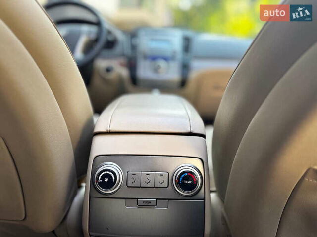 Бежевый Хендай Веракруз, объемом двигателя 3.8 л и пробегом 327 тыс. км за 7700 $, фото 16 на Automoto.ua