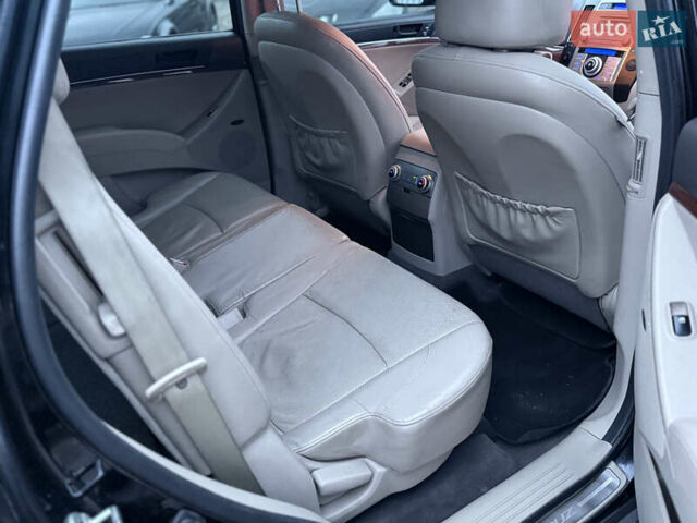 Черный Хендай Веракруз, объемом двигателя 3.8 л и пробегом 199 тыс. км за 7700 $, фото 19 на Automoto.ua