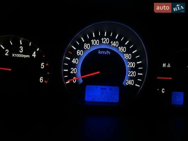 Черный Хендай Веракруз, объемом двигателя 0 л и пробегом 255 тыс. км за 10800 $, фото 12 на Automoto.ua