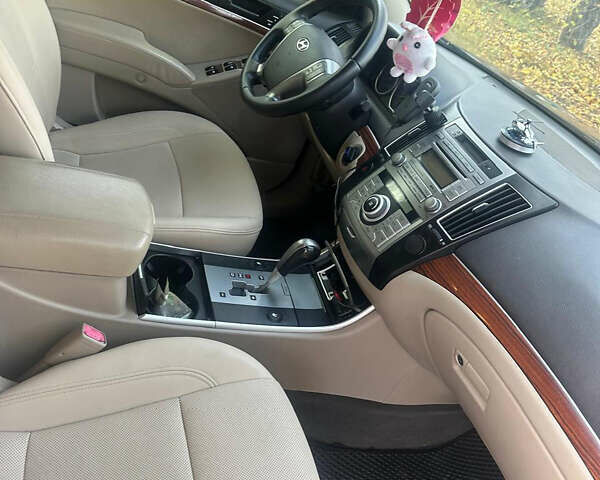 Чорний Хендай Вєракруз, об'ємом двигуна 3.8 л та пробігом 240 тис. км за 10000 $, фото 6 на Automoto.ua