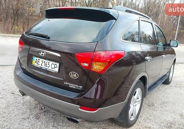 Коричневый Хендай Веракруз, объемом двигателя 3 л и пробегом 359 тыс. км за 9950 $, фото 4 на Automoto.ua