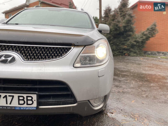 Серый Хендай Веракруз, объемом двигателя 2.9 л и пробегом 300 тыс. км за 9800 $, фото 1 на Automoto.ua