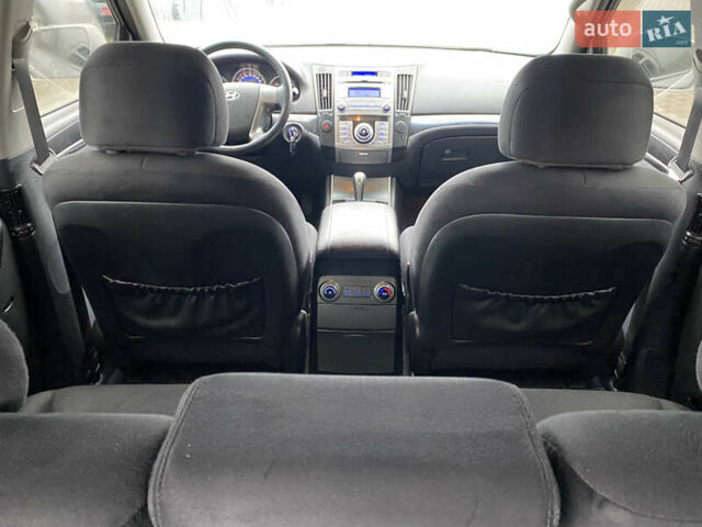 Сірий Хендай Вєракруз, об'ємом двигуна 3.8 л та пробігом 237 тис. км за 11700 $, фото 22 на Automoto.ua
