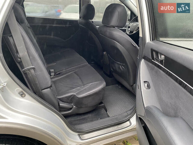 Сірий Хендай Вєракруз, об'ємом двигуна 3.8 л та пробігом 237 тис. км за 11700 $, фото 25 на Automoto.ua