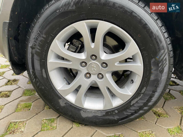 Сірий Хендай Вєракруз, об'ємом двигуна 3.8 л та пробігом 237 тис. км за 11700 $, фото 34 на Automoto.ua