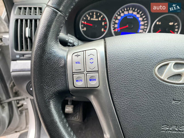 Серый Хендай Веракруз, объемом двигателя 2.9 л и пробегом 300 тыс. км за 9800 $, фото 20 на Automoto.ua