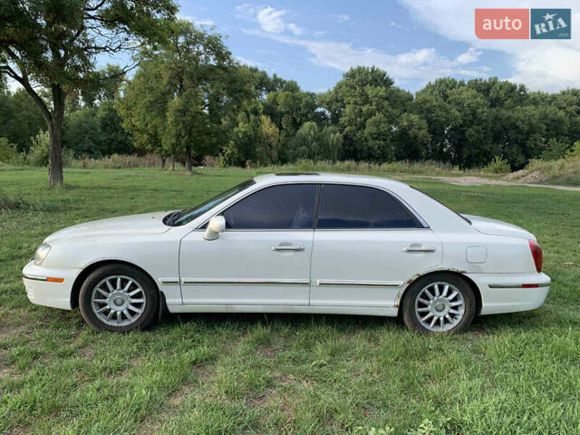 Белый Хендай КСГ, объемом двигателя 3.5 л и пробегом 222 тыс. км за 3631 $, фото 2 на Automoto.ua