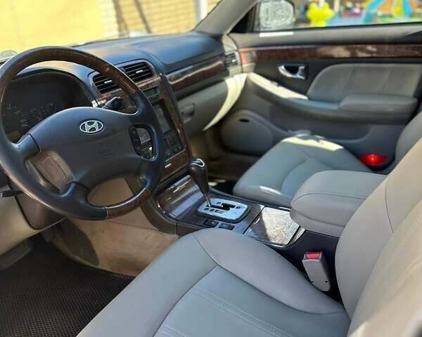 Черный Хендай КСГ, объемом двигателя 3.5 л и пробегом 350 тыс. км за 3500 $, фото 6 на Automoto.ua