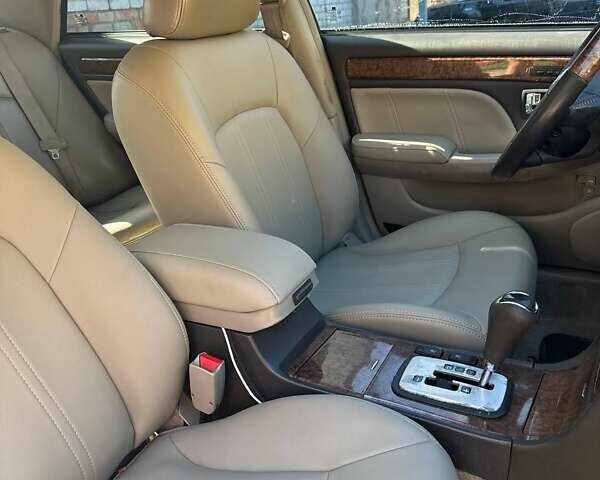 Черный Хендай КСГ, объемом двигателя 3.5 л и пробегом 350 тыс. км за 3500 $, фото 5 на Automoto.ua