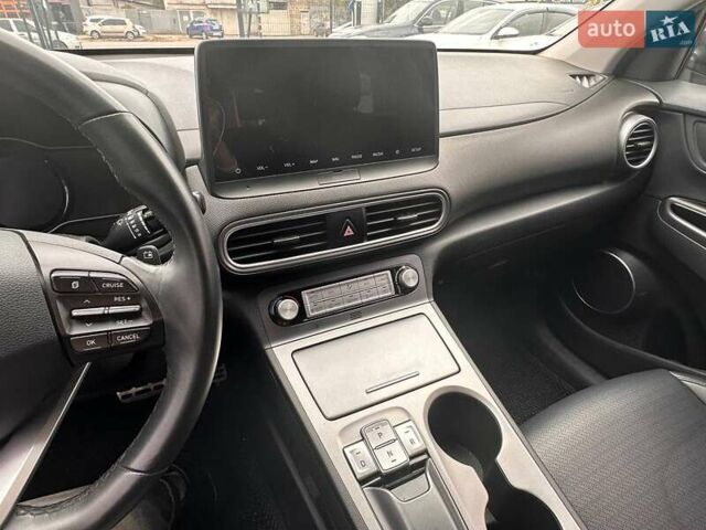 Белый Хендай Encino EV, объемом двигателя 0 л и пробегом 95 тыс. км за 15900 $, фото 21 на Automoto.ua