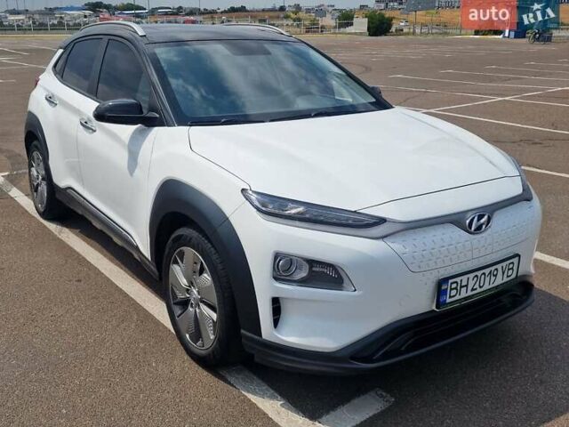 Белый Хендай Encino EV, объемом двигателя 0 л и пробегом 88 тыс. км за 16800 $, фото 2 на Automoto.ua