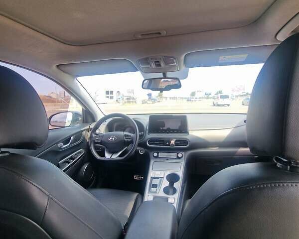 Белый Хендай Encino EV, объемом двигателя 0 л и пробегом 88 тыс. км за 16800 $, фото 13 на Automoto.ua