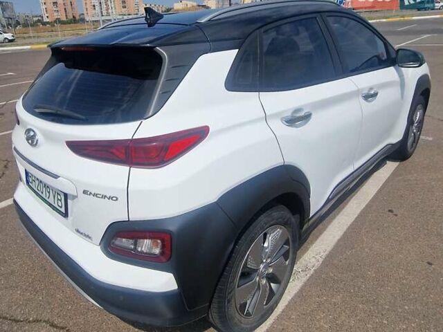 Белый Хендай Encino EV, объемом двигателя 0 л и пробегом 88 тыс. км за 16800 $, фото 17 на Automoto.ua